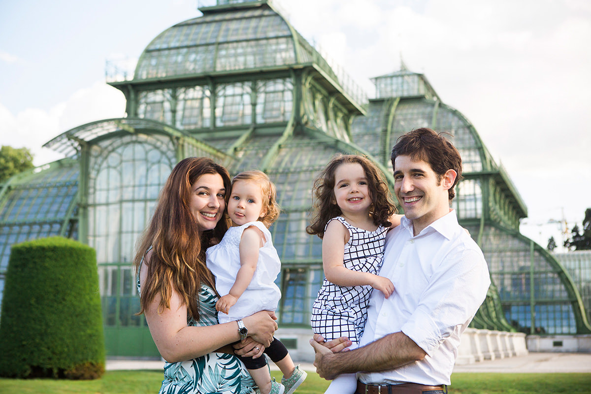 Barbar & iñigo Family photographs in Vienna